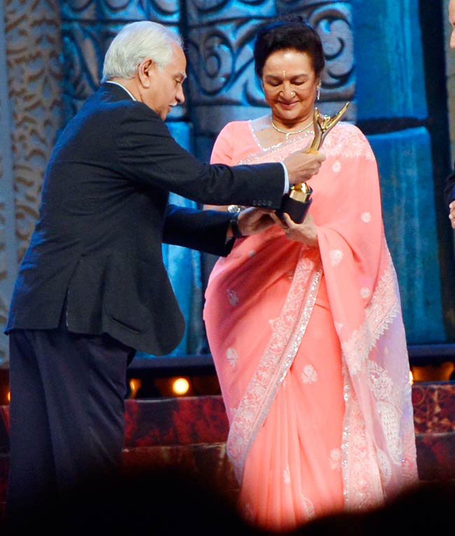 स्टारडस्ट अवॉर्ड समारोह में खूब लगे सितारों के ठुमके