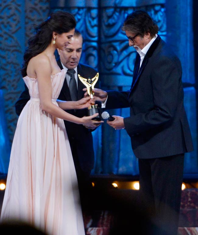 स्टारडस्ट अवॉर्ड समारोह में खूब लगे सितारों के ठुमके