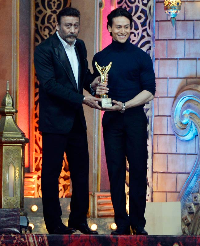 स्टारडस्ट अवॉर्ड समारोह में खूब लगे सितारों के ठुमके