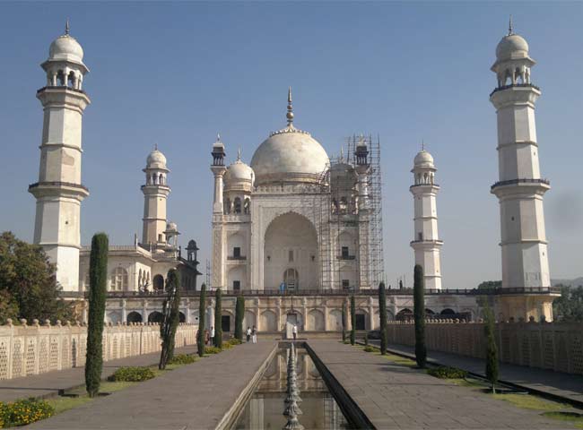 दुनिया में और भी हैं ताजमहल...