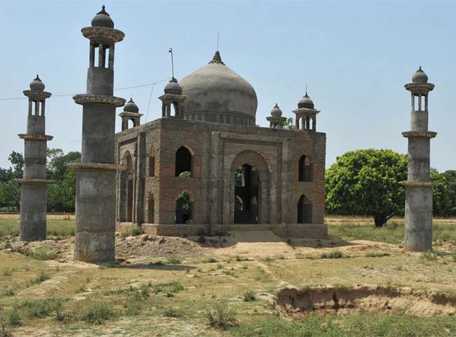 दुनिया में और भी हैं ताजमहल...