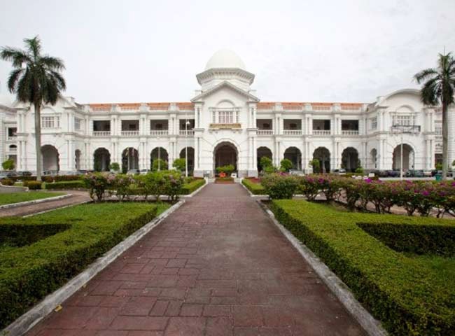 दुनिया में और भी हैं ताजमहल...