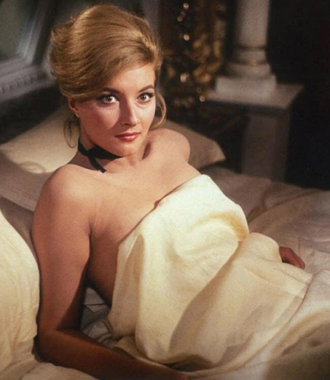 ये हैं जेम्‍स बॉन्‍ड की 15 सबसे खूबसूरत हसीनाएं...