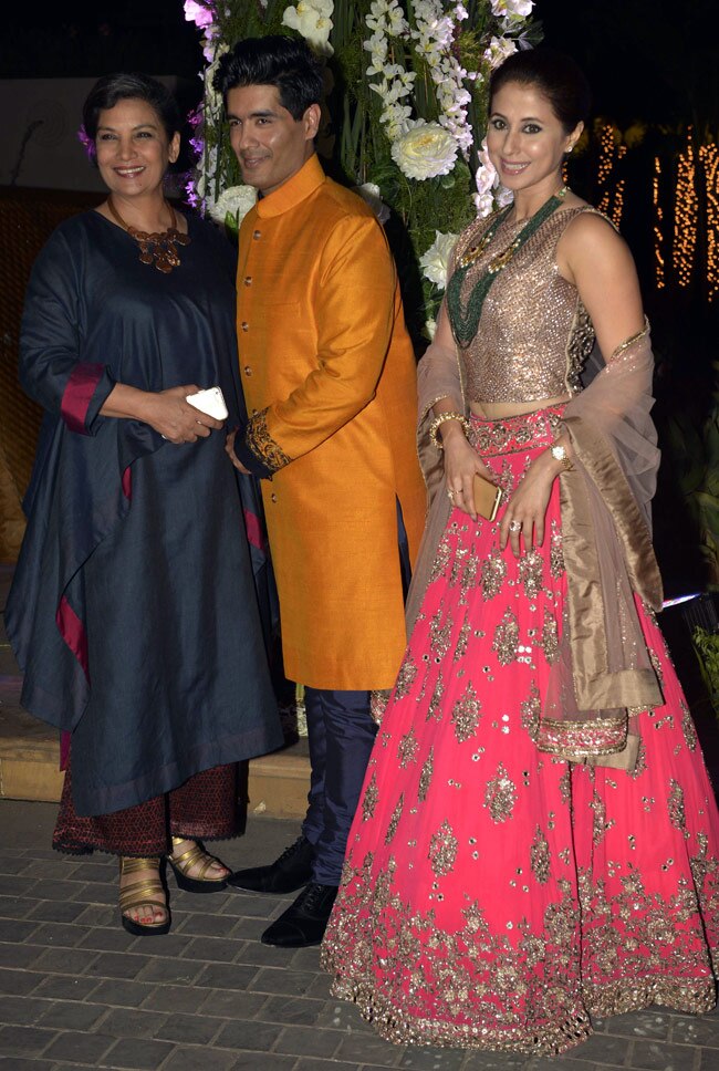 डिजाइनर मनीष मल्होत्रा की खुशियों में सितारों ने की शिरकत