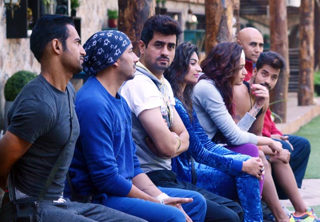 Bigg Boss के सेट पर लॉन्च होगा बदलापुर का गाना
