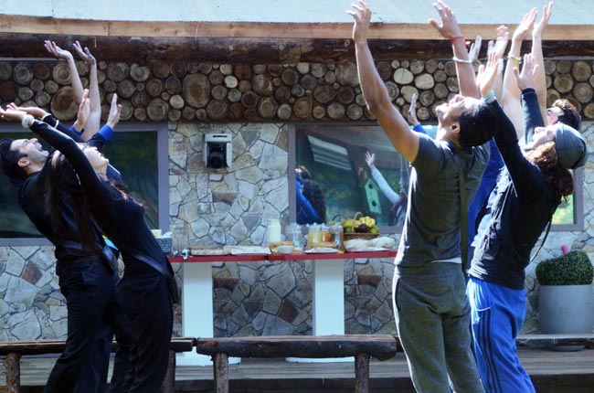 Bigg Boss के सेट पर लॉन्च होगा बदलापुर का गाना