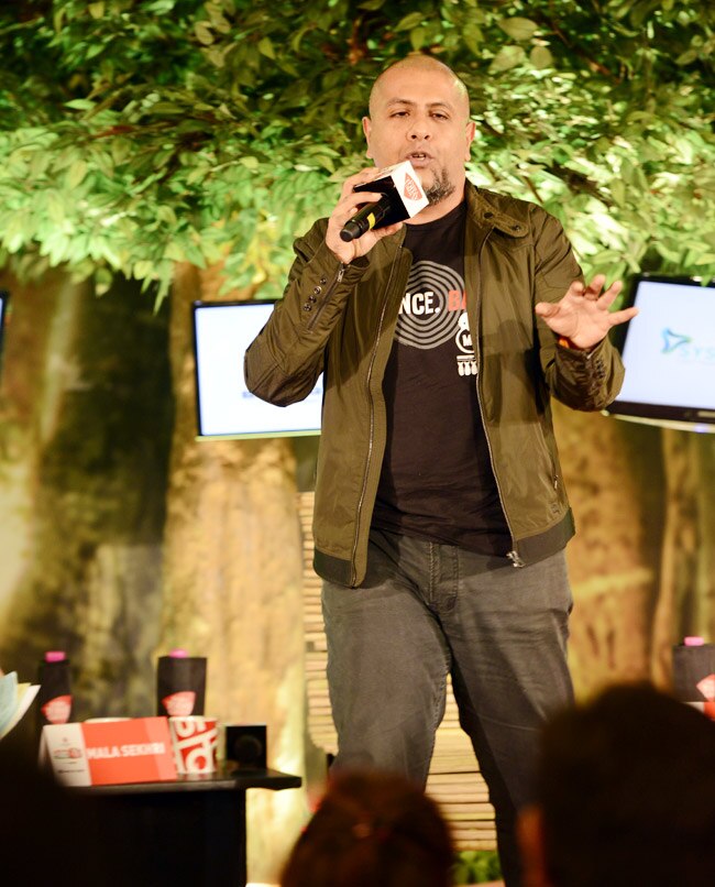 शाहरुख खान को लोगों को हैंडल करना आता है: विशाल डडलानी