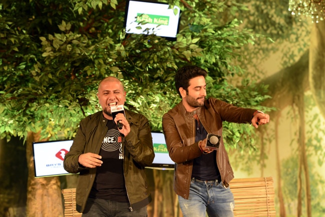 शाहरुख खान को लोगों को हैंडल करना आता है: विशाल डडलानी