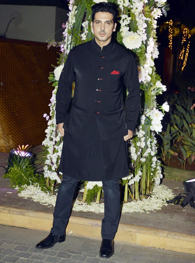 डिजाइनर मनीष मल्होत्रा की खुशियों में सितारों ने की शिरकत