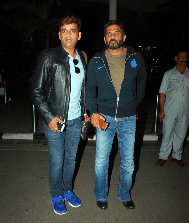 आखिर कैमरे से क्यों छिप रहीं हैं सोनम कपूर?