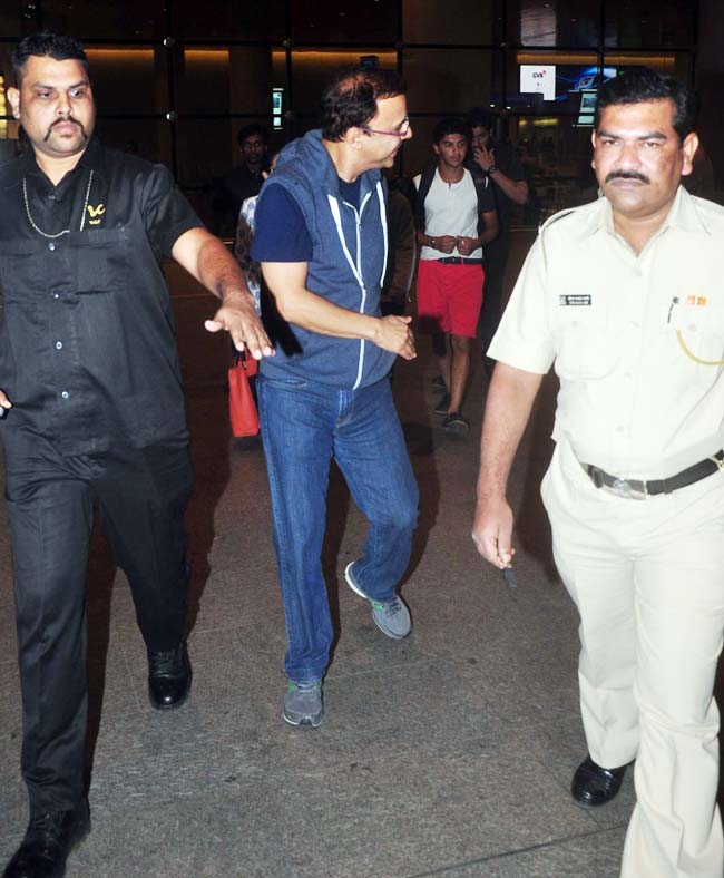 आखिर कैमरे से क्यों छिप रहीं हैं सोनम कपूर?