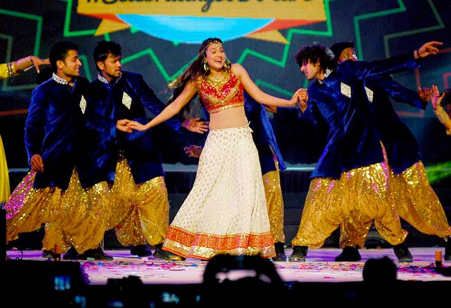 नए साल के जश्न में गौहर खान के ठुमकों ने बांधा समां