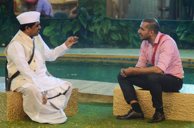 Bigg Boss 8: एस्ट्रोलॉजर ने दिया करिश्मा को झटका...