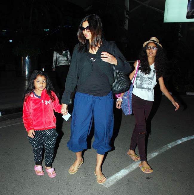 आखिर कैमरे से क्यों छिप रहीं हैं सोनम कपूर?