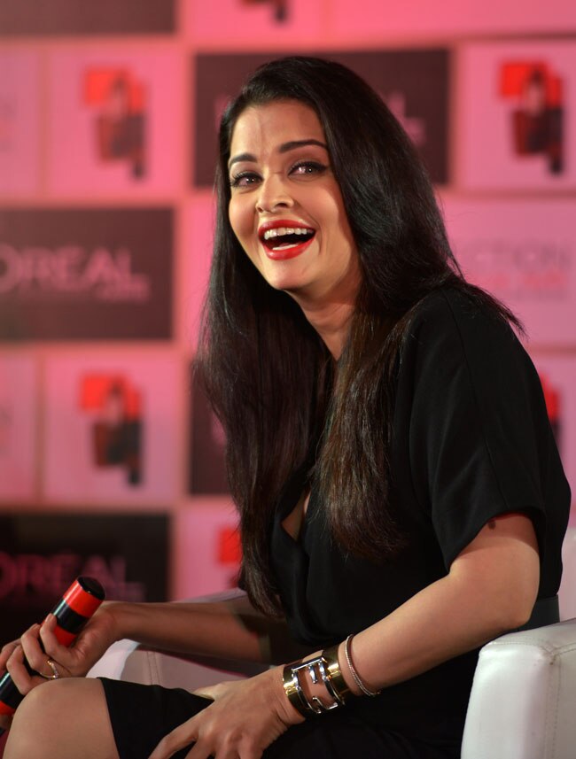 जब ऐश्‍वर्या ने लगाई लाल लि‍पस्टिक, देखें तस्‍वीरें