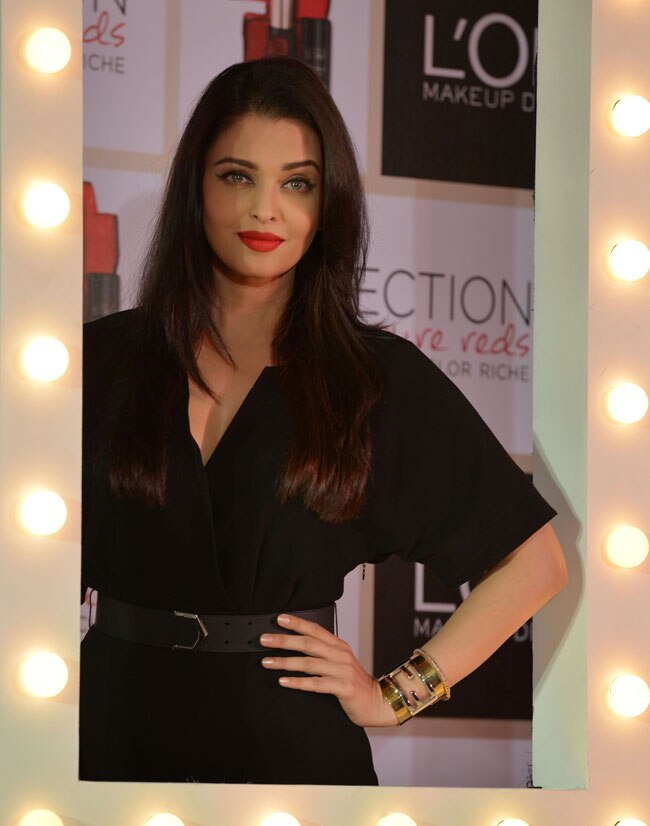 जब ऐश्‍वर्या ने लगाई लाल लि‍पस्टिक, देखें तस्‍वीरें