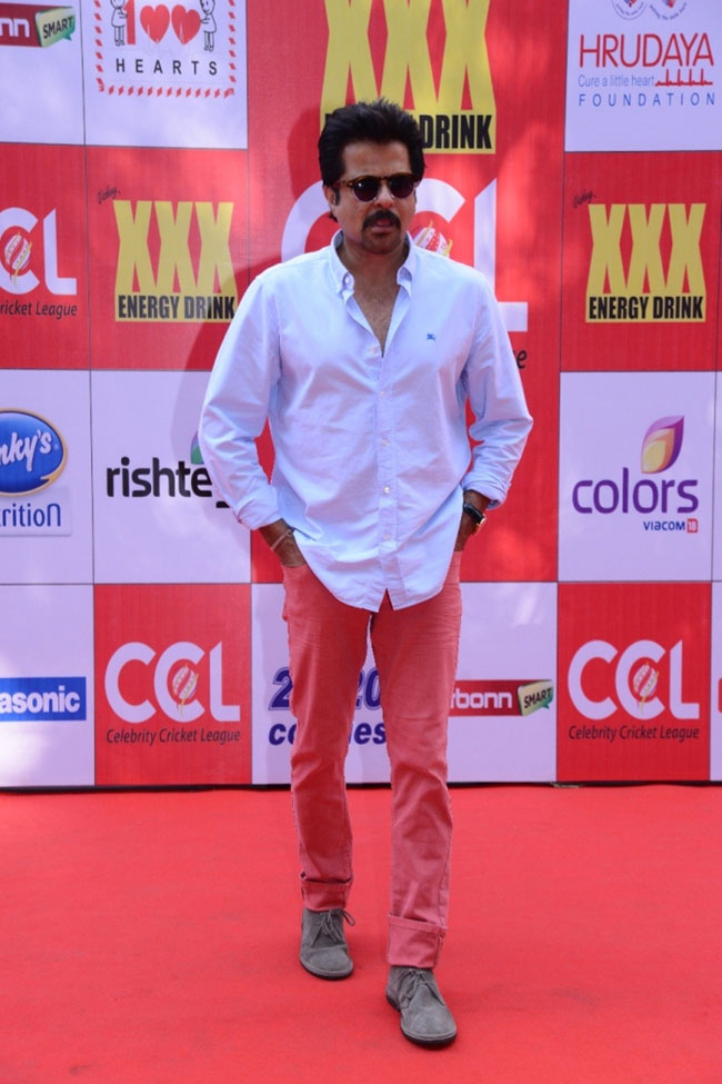 सेलेब्रिटी क्रिकेट लीग : मैदान पर उतरे सितारे