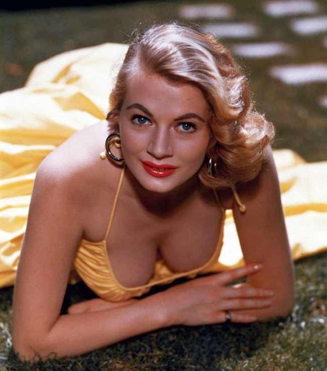 इन तस्वीरों में आज भी जिंदा हैं 'सेक्स गॉडेस' अनिता ऐकबर्ग