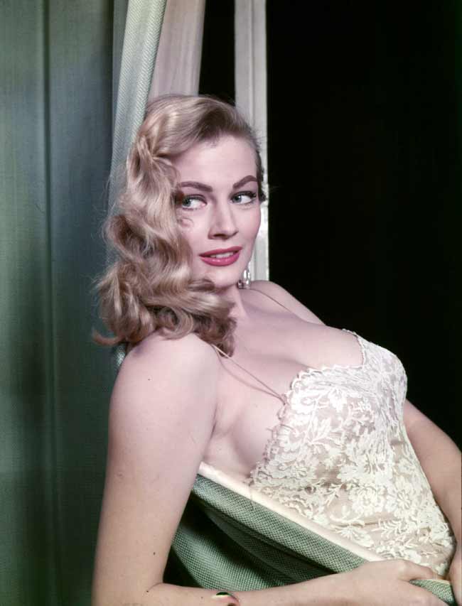 इन तस्वीरों में आज भी जिंदा हैं 'सेक्स गॉडेस' अनिता ऐकबर्ग