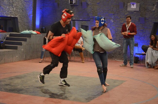 Bigg Boss: करिश्मा और अली में फिर से हुई लड़ाई