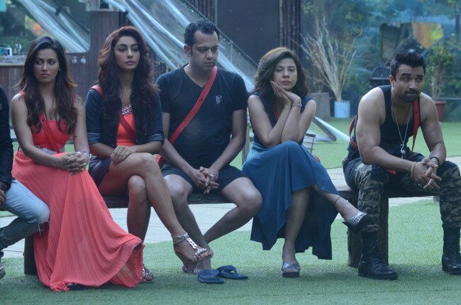 Bigg Boss: एजाज खान ह‍िंसक बर्ताव के लिए होंगे घर से ब‍ाहर