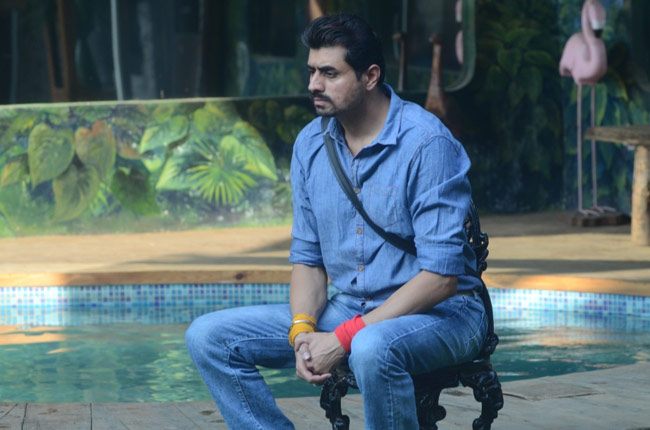 Bigg Boss: एजाज खान ह‍िंसक बर्ताव के लिए होंगे घर से ब‍ाहर