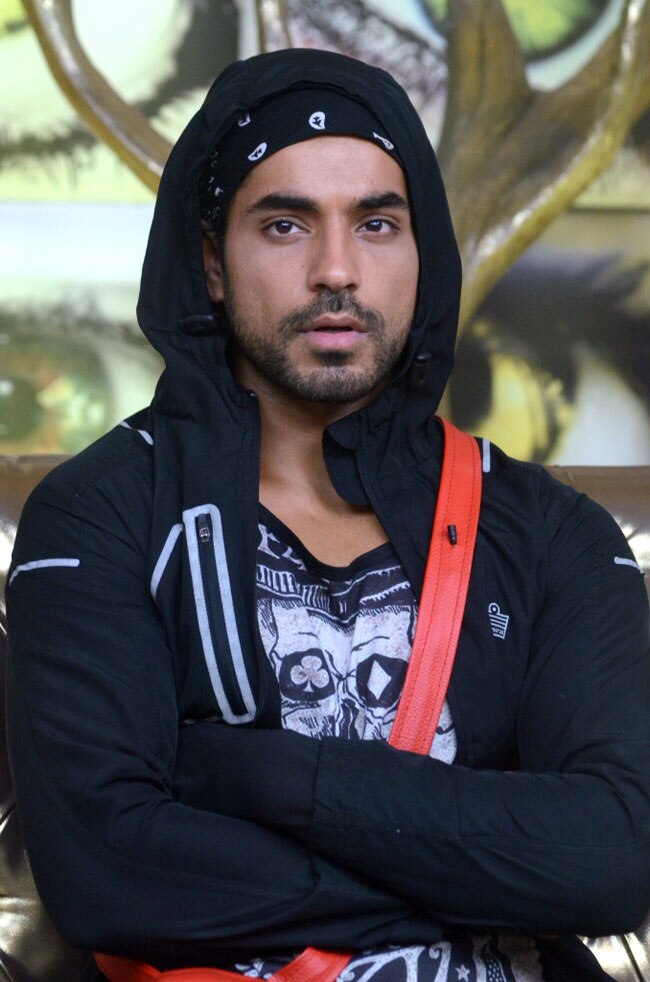 मिड नाइट नॉमिनेशन से बिग बॉस के घर में मचा हंगामा