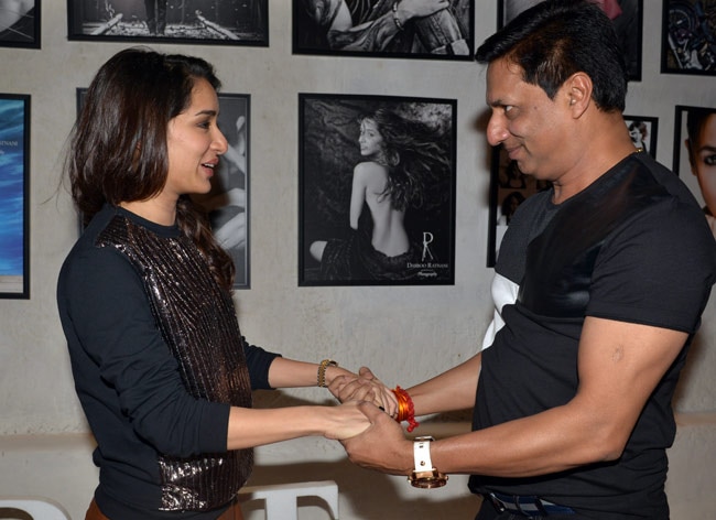 डब्बू रत्नानी के कैलेंडर लॉन्च पर उमड़ा बॉलीवुड