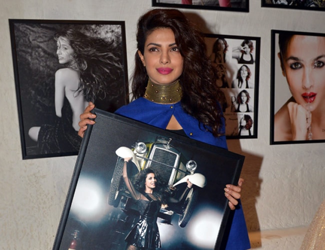 डब्बू रत्नानी के कैलेंडर लॉन्च पर उमड़ा बॉलीवुड