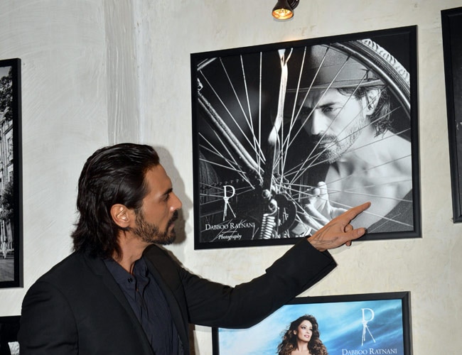 डब्बू रत्नानी के कैलेंडर लॉन्च पर उमड़ा बॉलीवुड