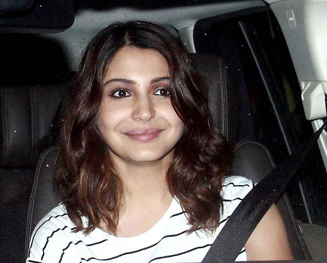 'डॉली की डोली' की स्क्रीनिंग पर पहुंचे बॉलीवुड सितारे