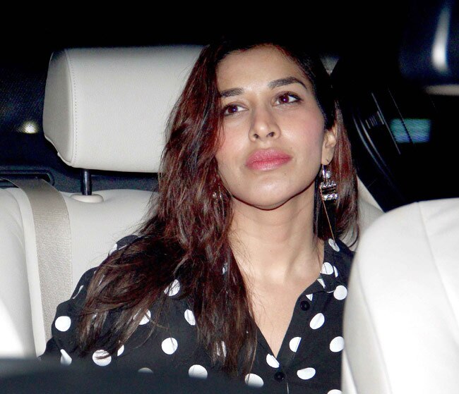 'डॉली की डोली' की स्क्रीनिंग पर पहुंचे बॉलीवुड सितारे