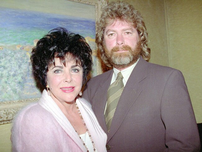 उम्र के फासले के बावजूद इन जोड़ों के लिए इश्क रहा आसां