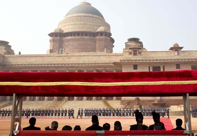 राष्ट्रपति भवन में बराक ओबामा को गार्ड ऑफ ऑनर