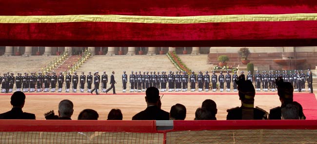 राष्ट्रपति भवन में बराक ओबामा को गार्ड ऑफ ऑनर