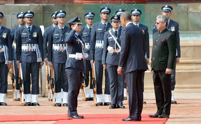 राष्ट्रपति भवन में बराक ओबामा को गार्ड ऑफ ऑनर