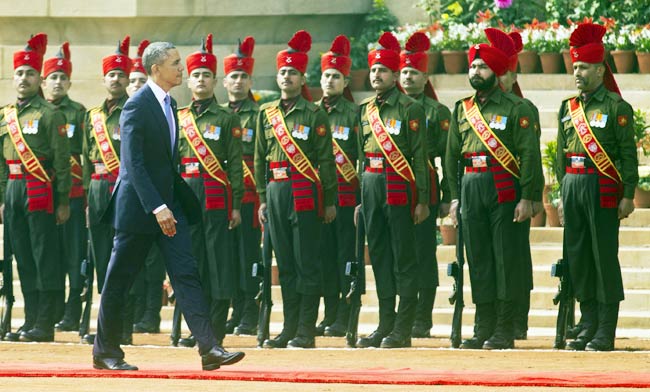 राष्ट्रपति भवन में बराक ओबामा को गार्ड ऑफ ऑनर