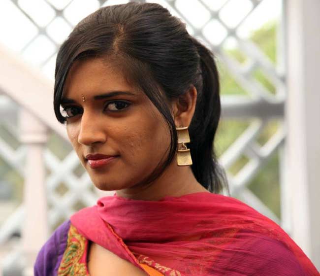 एक्‍ट्रेस वसुंधरा कश्‍यप की कुछ और तस्‍वीरें आईं सामने