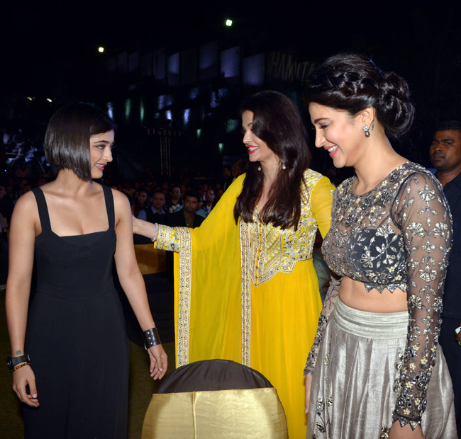 तीन मेगास्टार और संगीतमय 'शमिताभ' शाम...