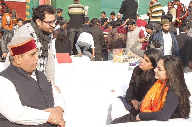 जानिए केजरीवाल के खिलाफ लड़ने वाली नूपुर शर्मा को...