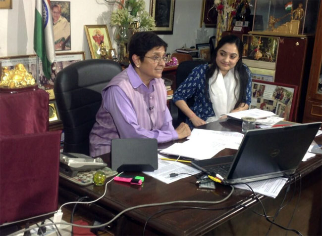 जानिए केजरीवाल के खिलाफ लड़ने वाली नूपुर शर्मा को...