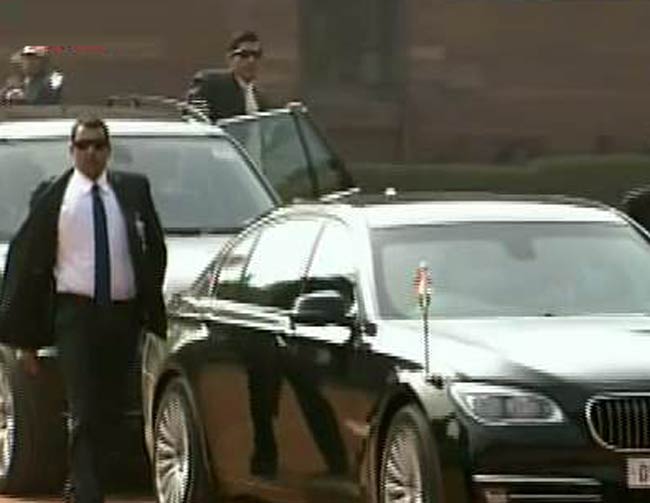 राष्ट्रपति भवन में बराक ओबामा को गार्ड ऑफ ऑनर