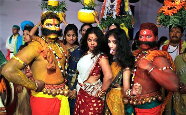 ओबामा के स्वागत के लिए तैयारियों जोरों पर, देखें तस्वीरें