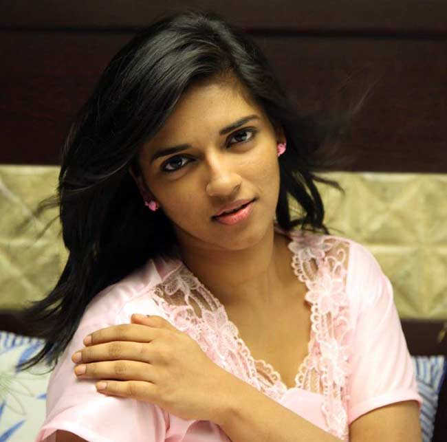 एक्‍ट्रेस वसुंधरा कश्‍यप की कुछ और तस्‍वीरें आईं सामने