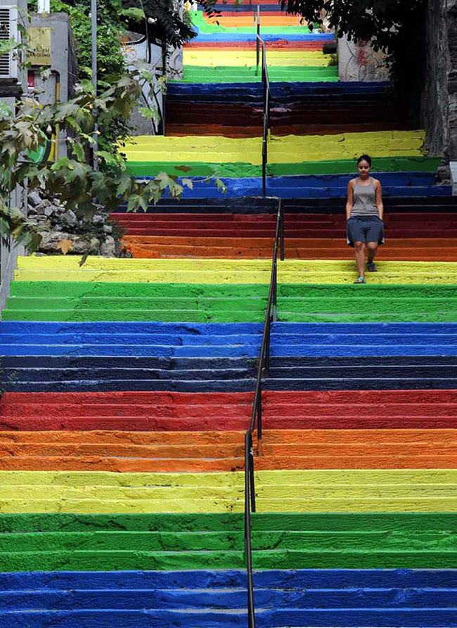 सेहत सुधार देंगी... ये खूबसूरत सीढ़ियां