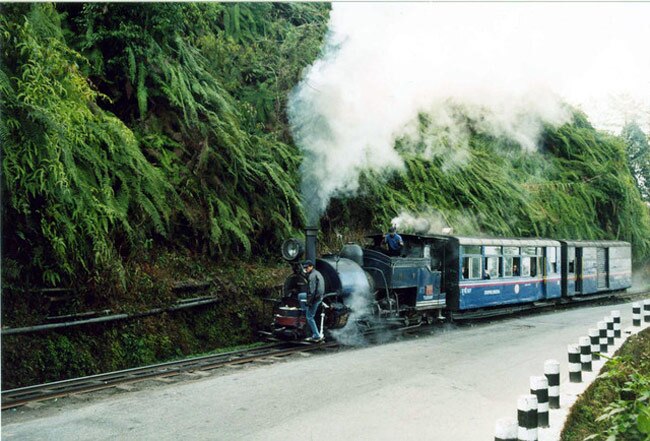 रेलवे की असाधारण यात्रा और ये 24 तस्वीरें