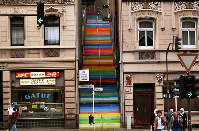 सेहत सुधार देंगी... ये खूबसूरत सीढ़ियां