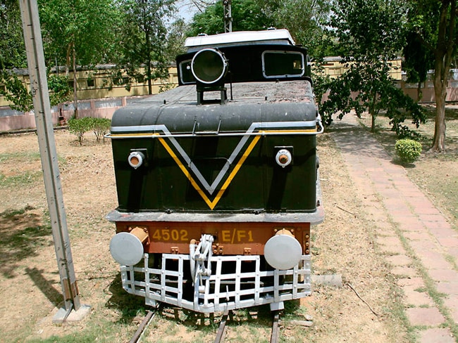 रेलवे की असाधारण यात्रा और ये 24 तस्वीरें