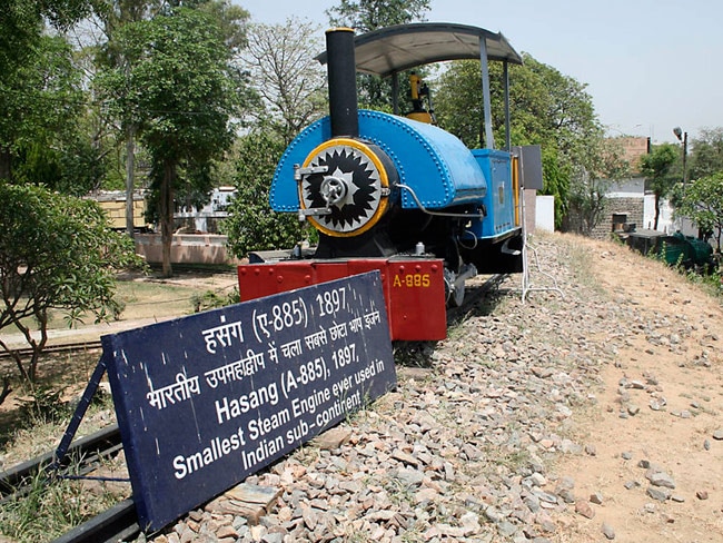 रेलवे की असाधारण यात्रा और ये 24 तस्वीरें