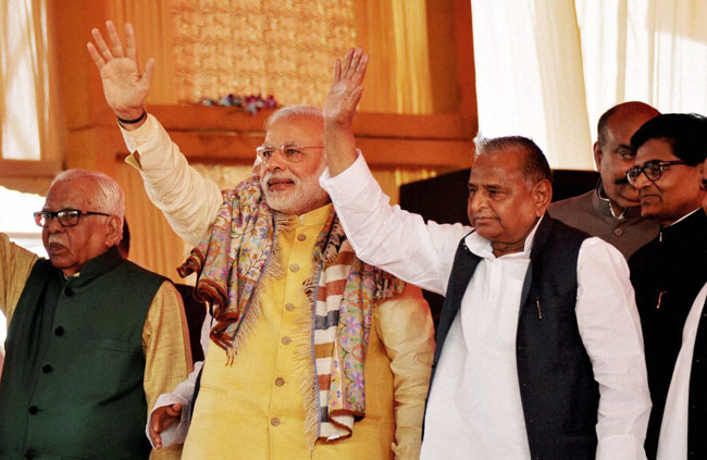 जब सैफई में लालू और मुलायम ने किया मोदी का वेलकम...